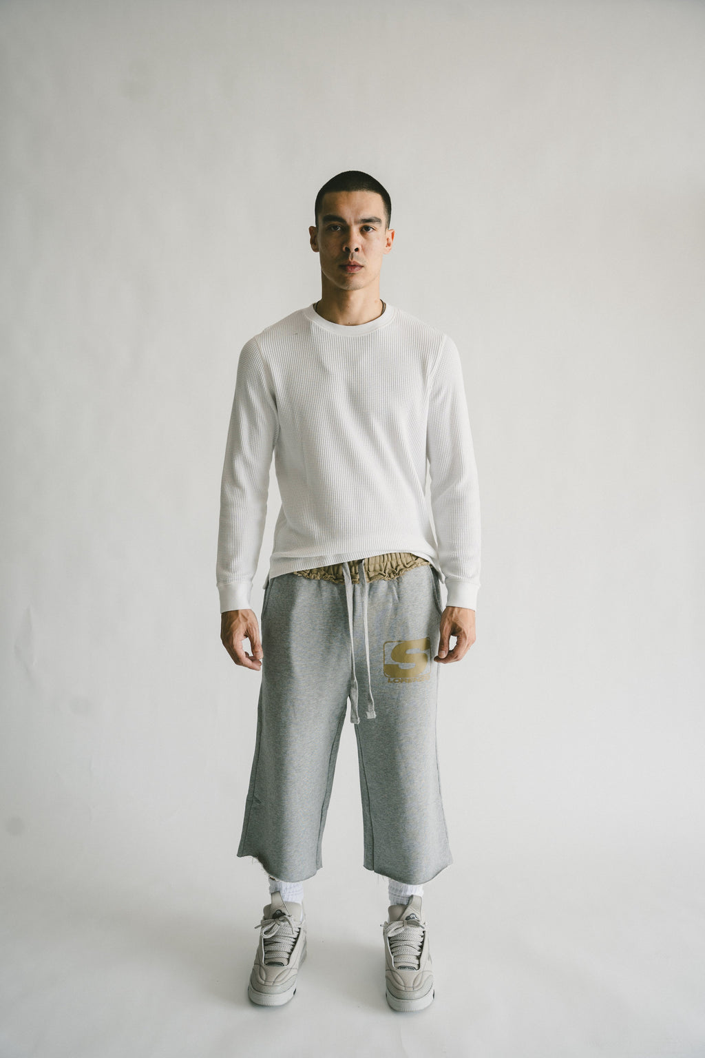 GREY 3/4 SHORTS