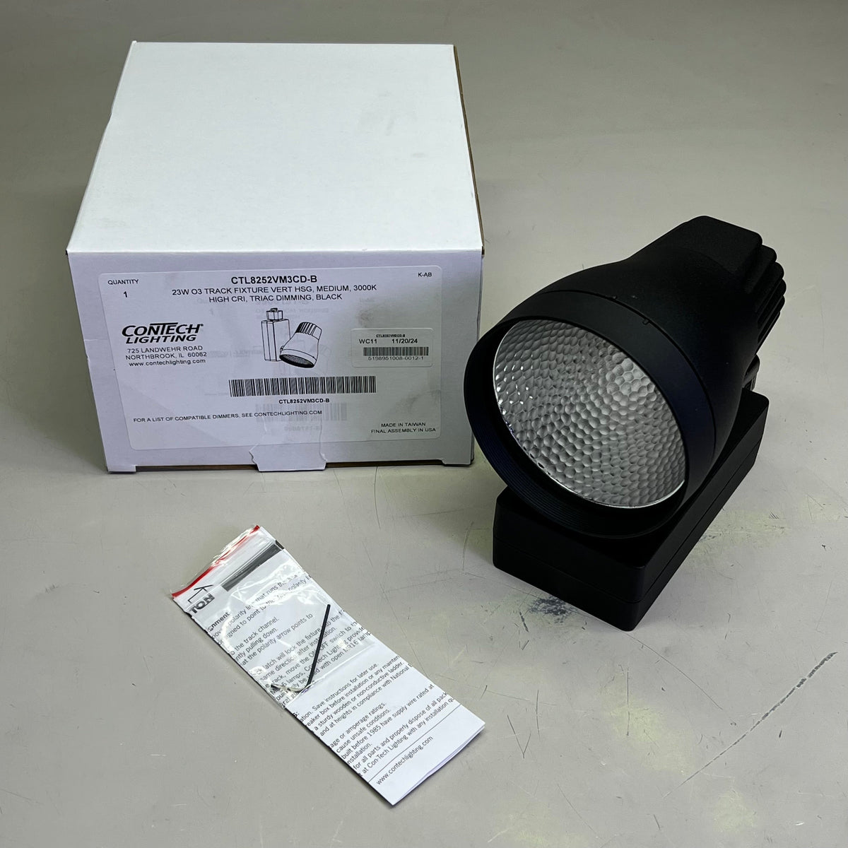CONTECH LIGHTING Leviton Track Fixture Vert HSG 3000K CRI Black CTL8252VM3CD-B