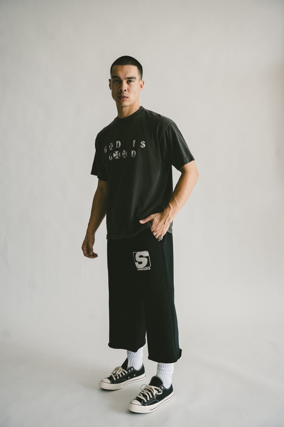BLACK 3/4 SHORTS